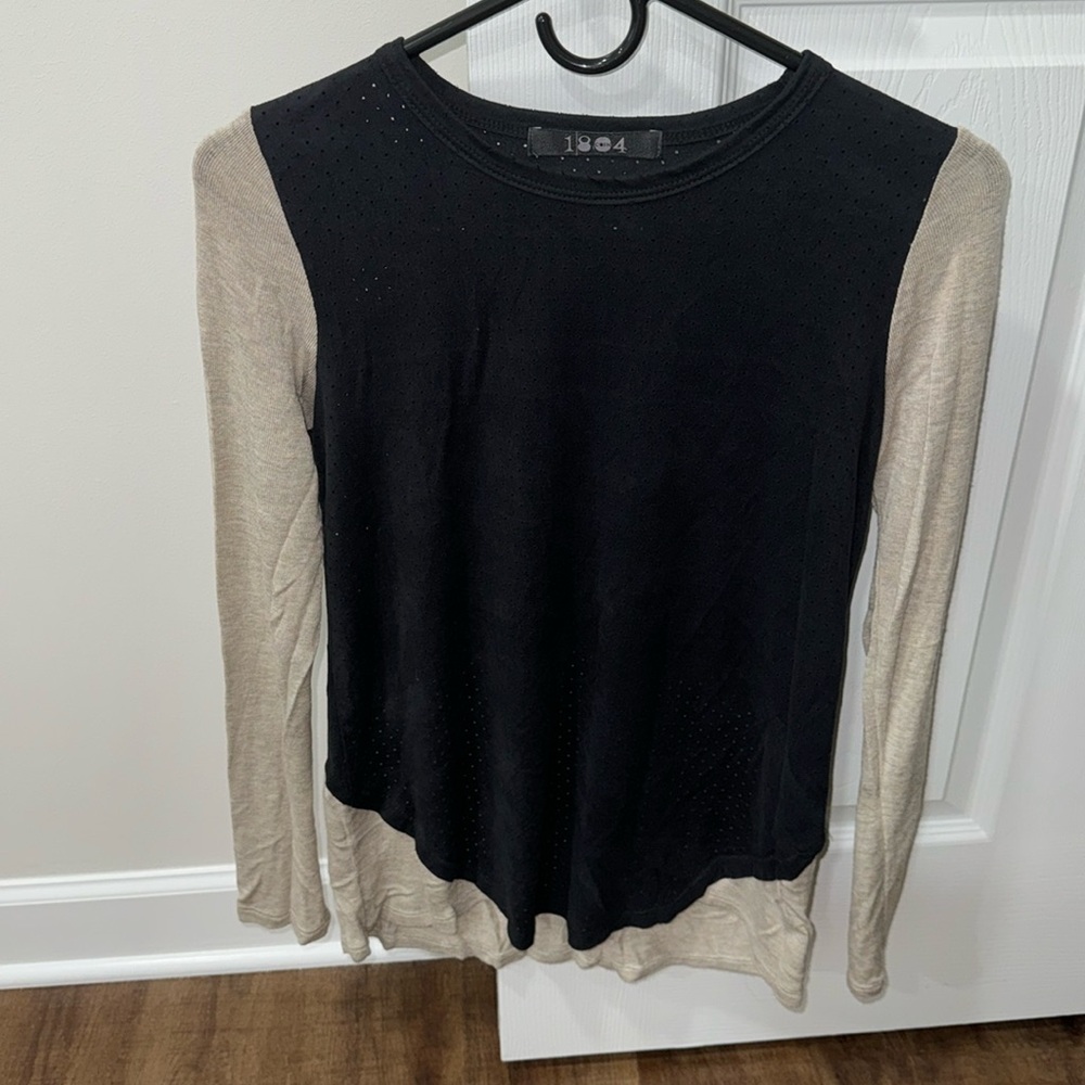 ✨✨never worn adorable 1804 long sleeve top- offers welcomed!!!!!✨✨